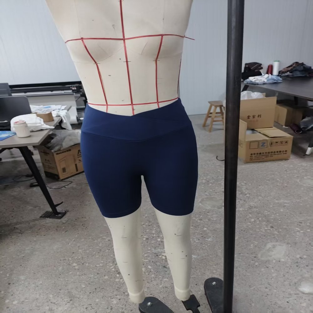 女士瑜伽短裤 High-Waist Cross-Front Seamless Yoga Shorts