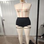 女士瑜伽短裤 Seamless Yoga Shorts with Polka Dots / Side Strap Detailing / Stylish & Sexy / Versatile